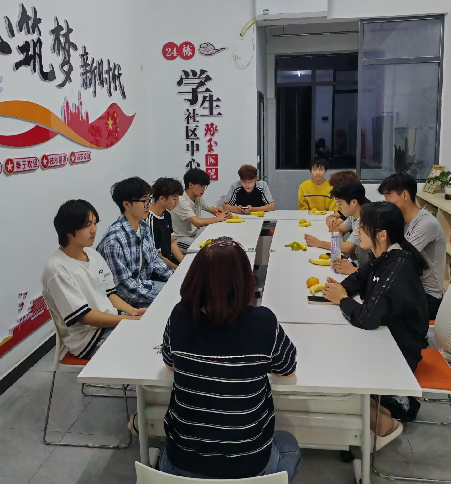 座谈会-余涛.jpg